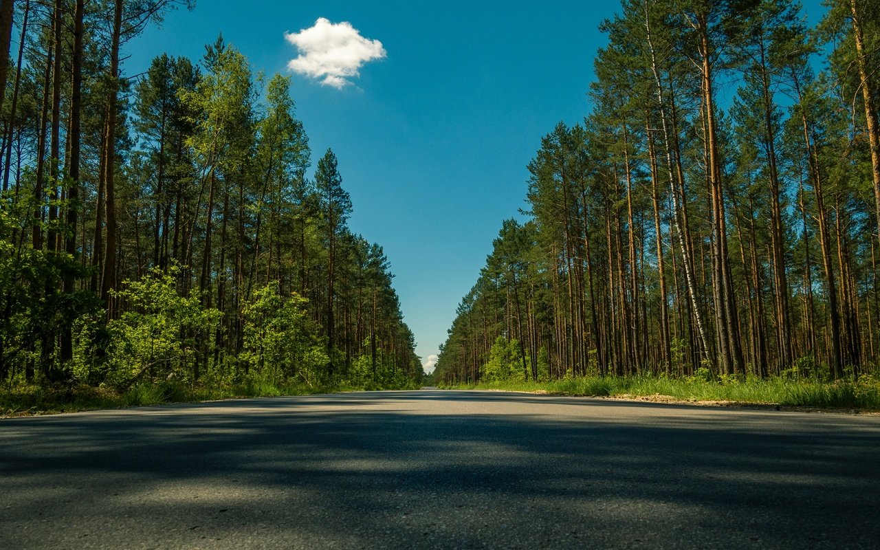 Обои небо, дорога, облака, деревья, лето, the sky, road, clouds, trees, summer разрешение 4446x2964 Загрузить