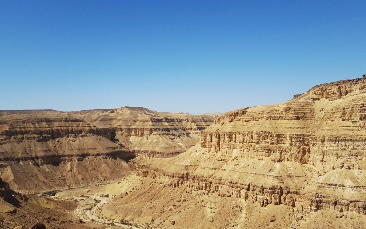 Обои небо, горы, скалы, пейзаж, пустыня, израиль, mitzpe ramon, the sky, mountains, rocks, landscape, desert, israel разрешение 5064x2848 Загрузить