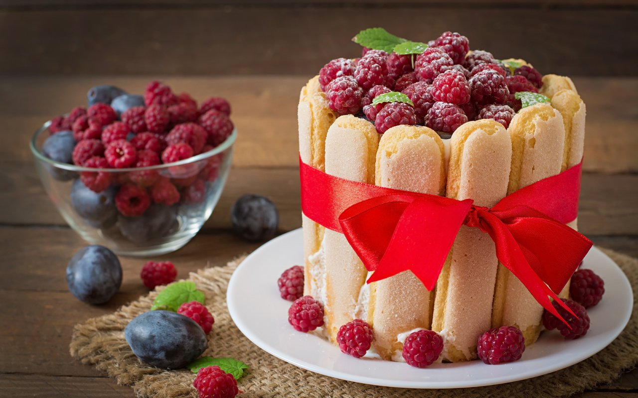 Обои малина, ягоды, торт, десерт, бант, сливы, савоярди, raspberry, berries, cake, dessert, bow, plum, savoiardi разрешение 6000x4000 Загрузить