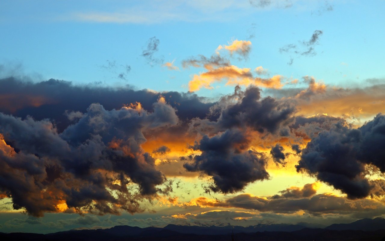Обои небо, облака, вечер, закат, the sky, clouds, the evening, sunset разрешение 3840x2323 Загрузить