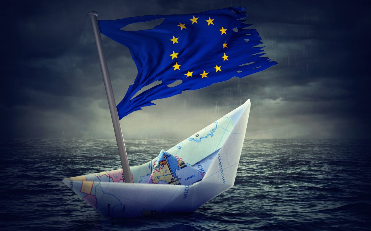 Обои вода, флаг, географическая карта, кораблик, кризис, flag of europe, water, flag, map, boat, crisis разрешение 4500x3000 Загрузить