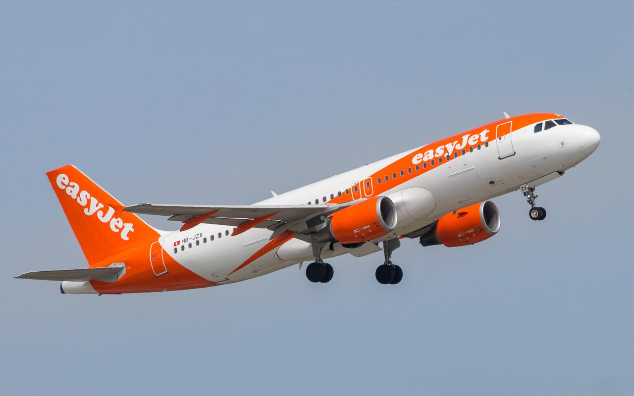 Обои самолет, авиация, airbus, a320-214, easyjet switzerland, the plane, aviation разрешение 2112x1188 Загрузить