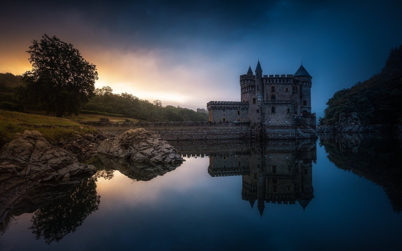 Обои вода, вечер, отражение, замок, франция, chateau de la roche, water, the evening, reflection, castle, france разрешение 2048x1365 Загрузить