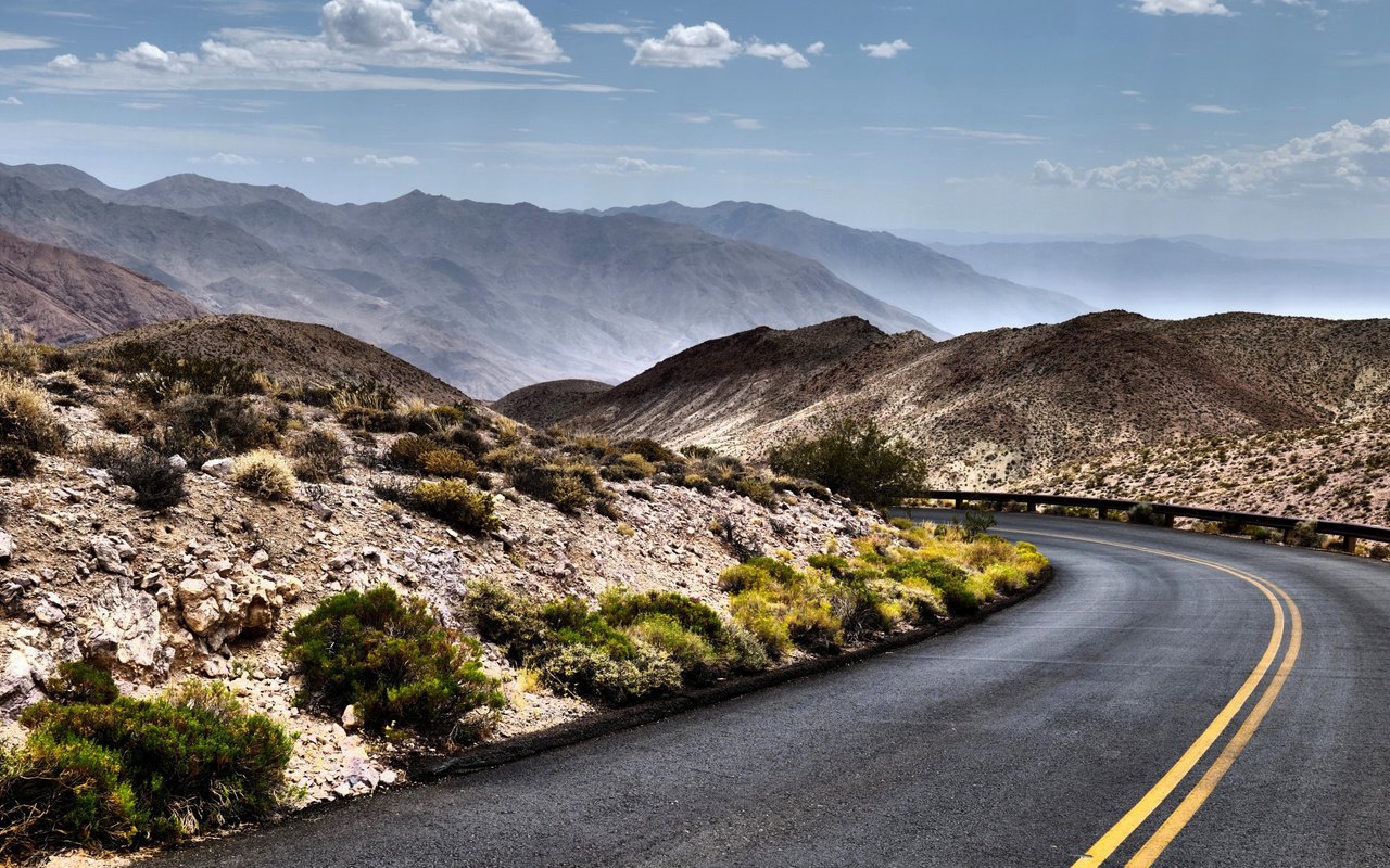Обои дорога, горы, холмы, природа, пустыня, road, mountains, hills, nature, desert разрешение 2112x1188 Загрузить