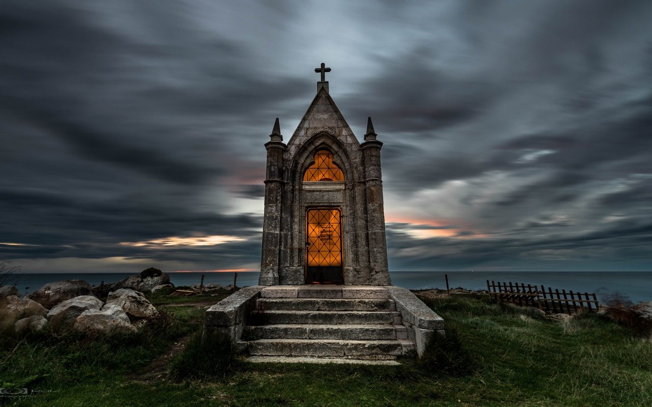 Обои небо, облака, лестница, ступеньки, часовня, the sky, clouds, ladder, steps, chapel разрешение 3840x2160 Загрузить