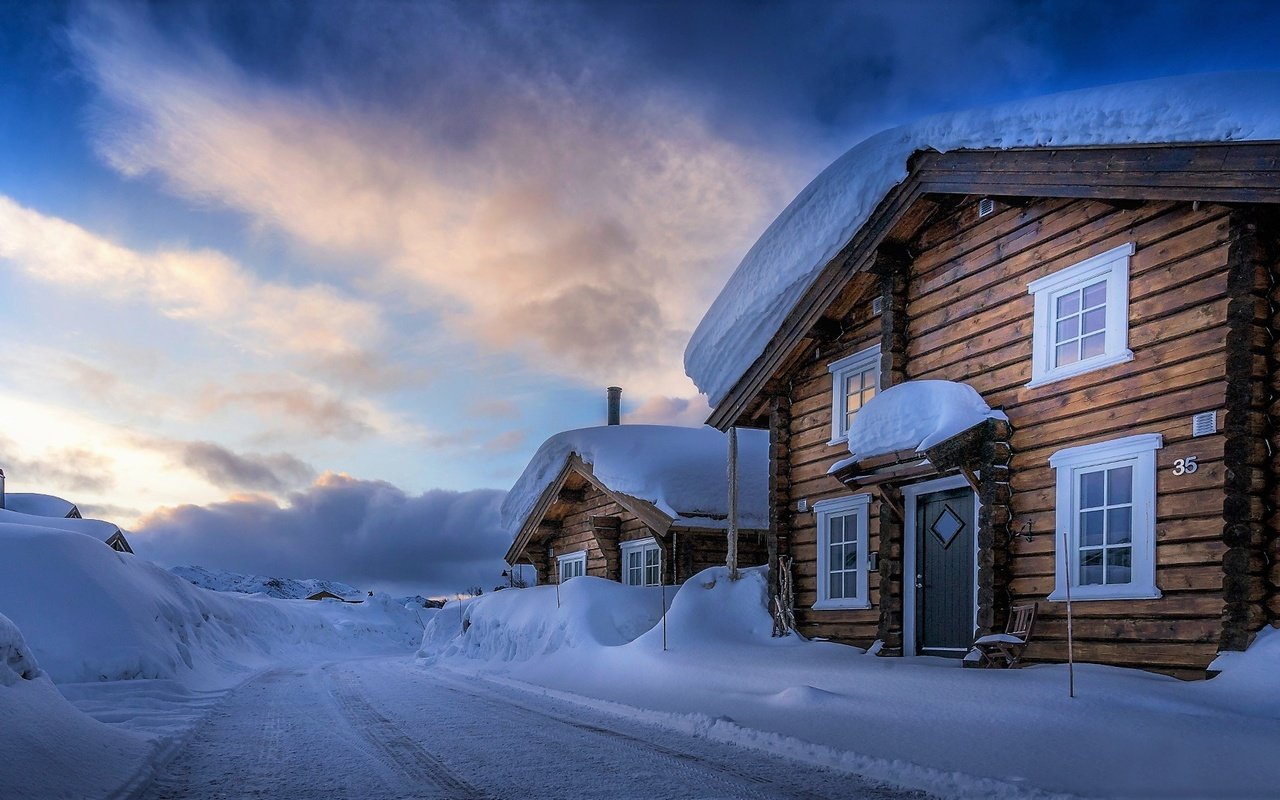 Обои дорога, снег, зима, дома, норвегия, hovden, agder, road, snow, winter, home, norway разрешение 2048x1131 Загрузить