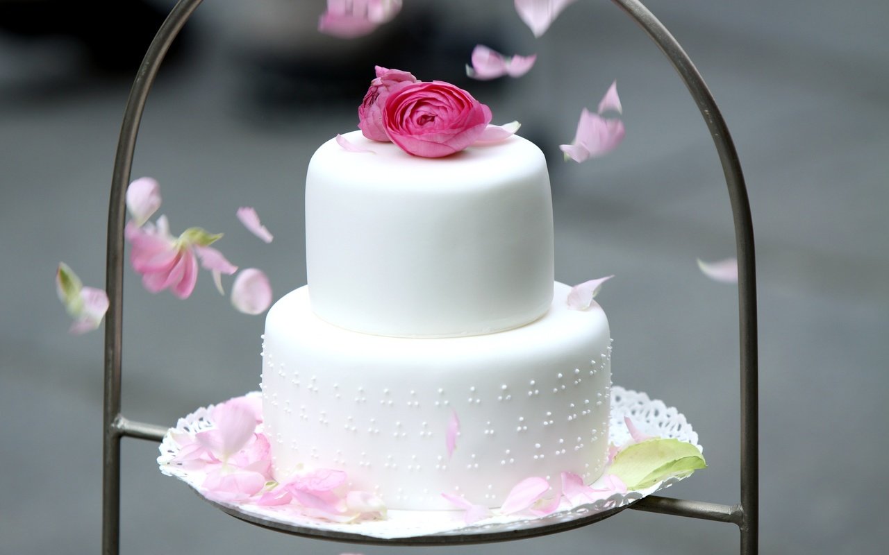Обои цветы, торт, ранункулюс, свадебный, ярусы, flowers, cake, ranunculus, wedding разрешение 3600x2400 Загрузить