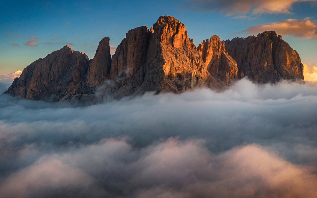 Обои небо, облака, горы, неба, dolomites, доломиты, the sky, clouds, mountains, sky, the dolomites разрешение 2112x1188 Загрузить