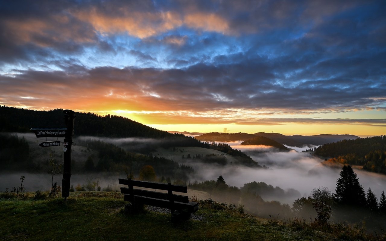 Обои горы, утро, скамья, mountains, morning, bench разрешение 3840x2160 Загрузить