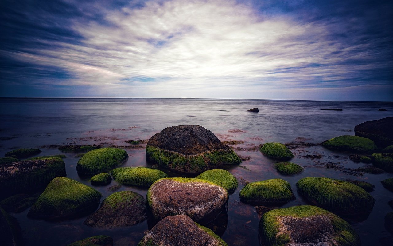 Обои небо, камни, берег, море, горизонт, the sky, stones, shore, sea, horizon разрешение 3000x2001 Загрузить