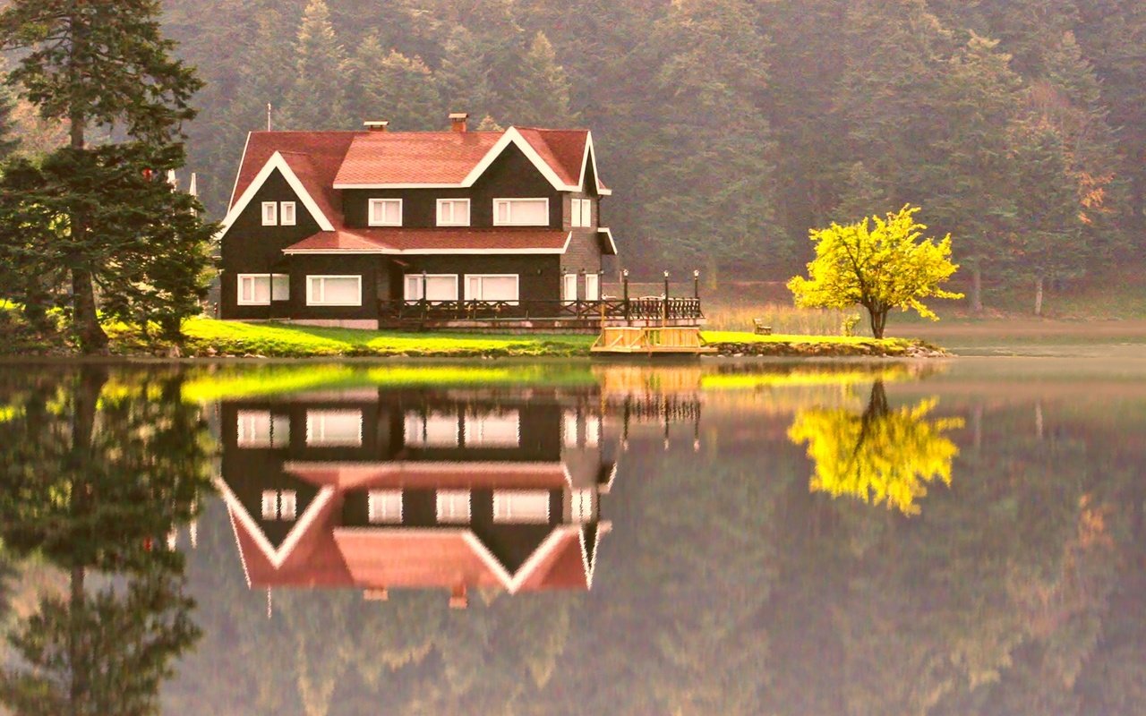 Обои озеро, природа, лес, отражение, пейзаж, осень, дом, коттедж, lake, nature, forest, reflection, landscape, autumn, house, cottage разрешение 2300x1533 Загрузить