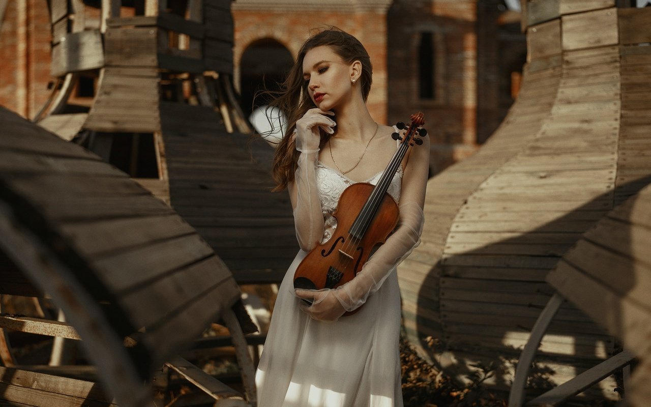 Обои стиль, девушка, настроение, платье, поза, скрипка, перчатки, style, girl, mood, dress, pose, violin, gloves разрешение 2560x1440 Загрузить