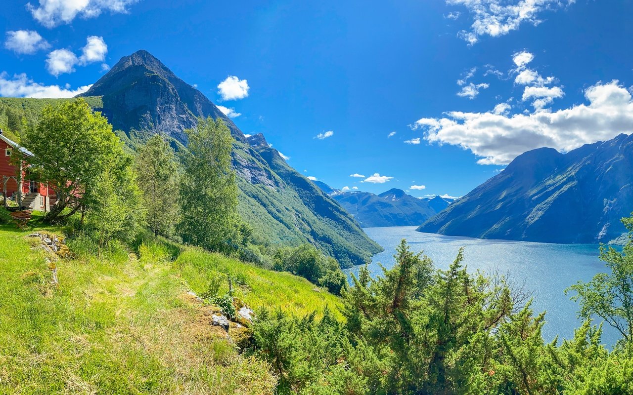 Обои деревья, норддалсфьорд, norddalsfjorden, горы, eidsdal, панорама, дом, норвегия, сарай, норвегии, фьорд, эйдсдал, trees, mountains, panorama, house, norway, the barn, the fjord разрешение 9400x3124 Загрузить