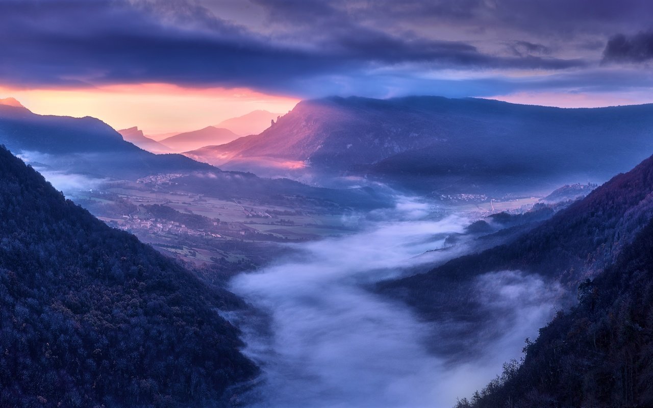 Обои горы, утро, туман, рассвет, панорама, долина, испания, mountains, morning, fog, dawn, panorama, valley, spain разрешение 5000x2812 Загрузить