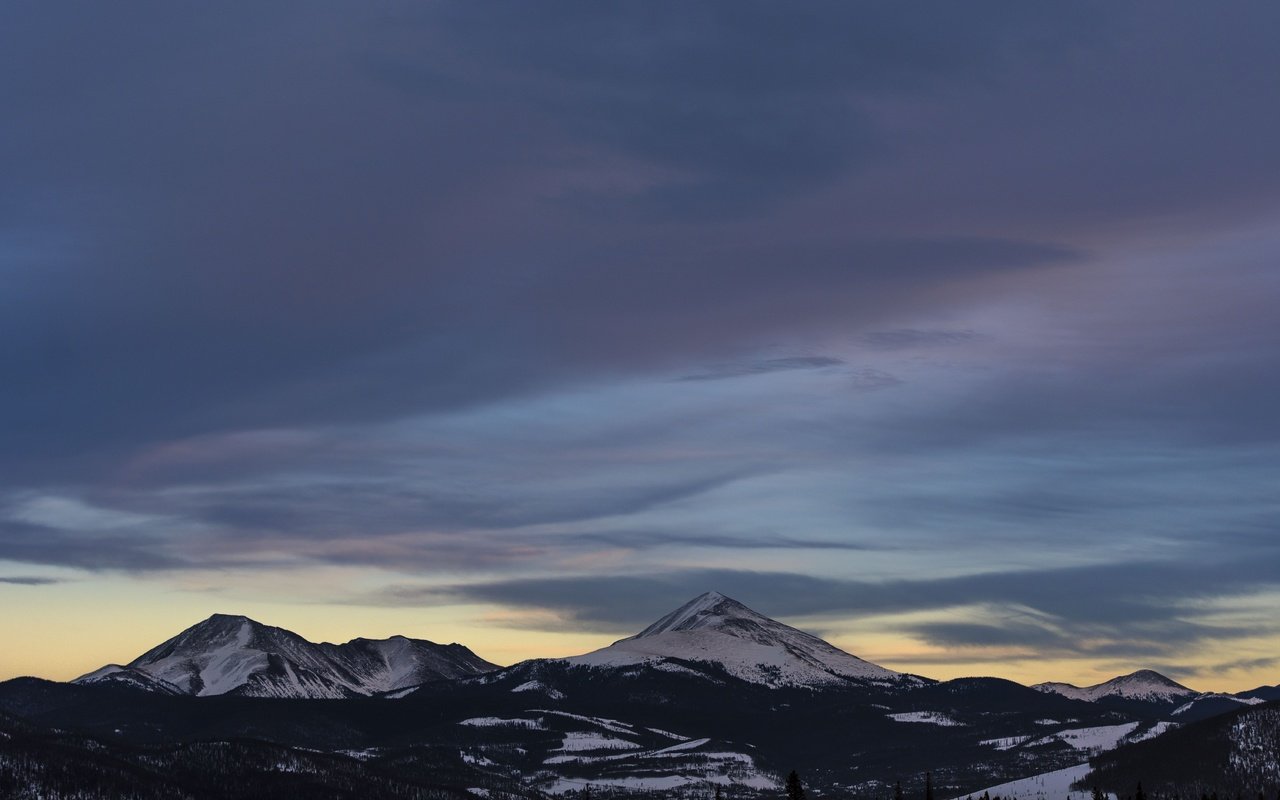 Обои небо, облака, деревья, горы, снег, природа, лес, зима, the sky, clouds, trees, mountains, snow, nature, forest, winter разрешение 6016x4016 Загрузить