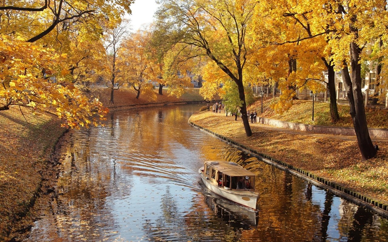 Обои деревья, река, природа, парк, осень, лодка, листопад, trees, river, nature, park, autumn, boat, falling leaves разрешение 1920x1280 Загрузить