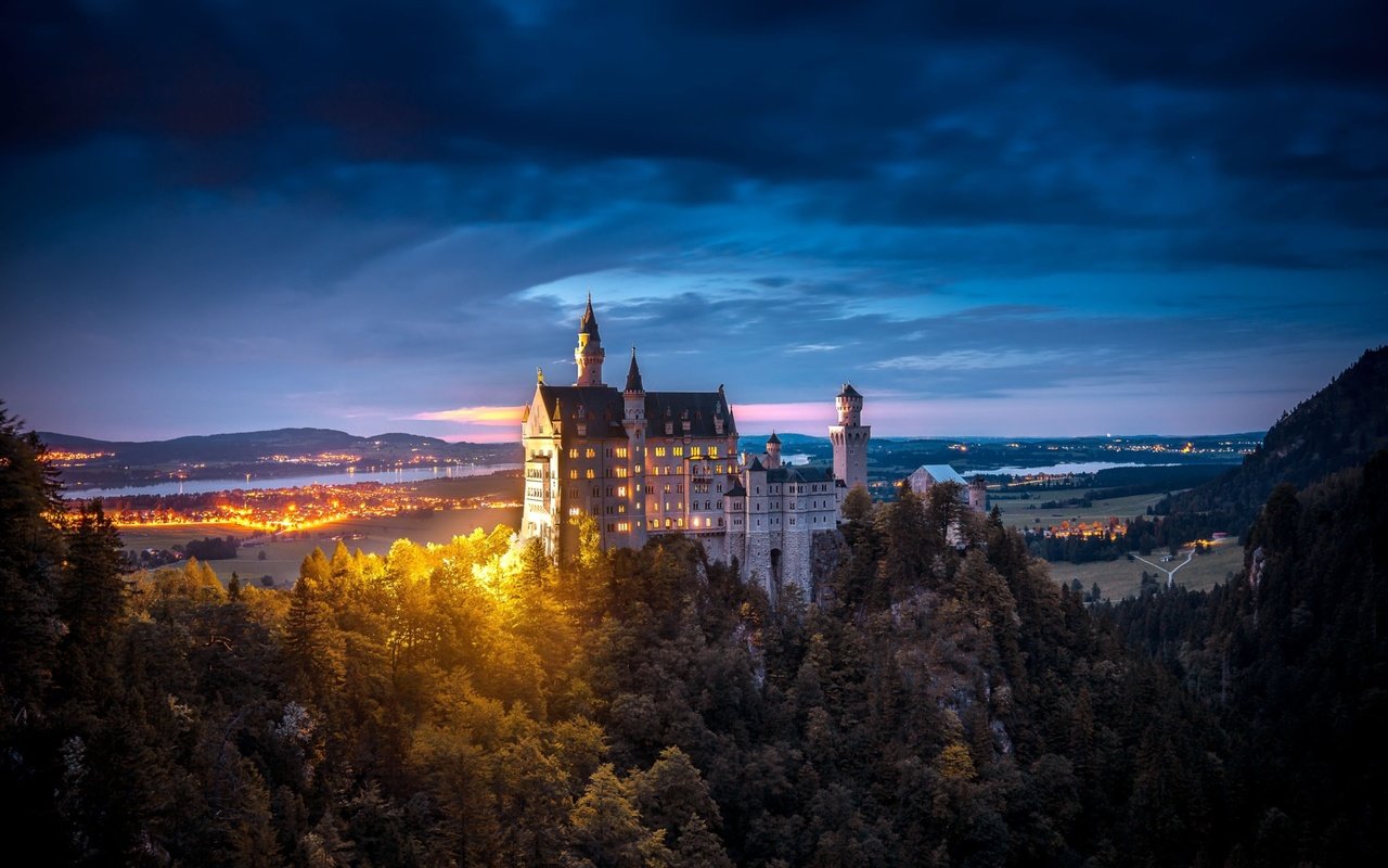 Обои небо, деревья, природа, замок, германия, нойшванштайн, the sky, trees, nature, castle, germany, neuschwanstein разрешение 2249x1500 Загрузить