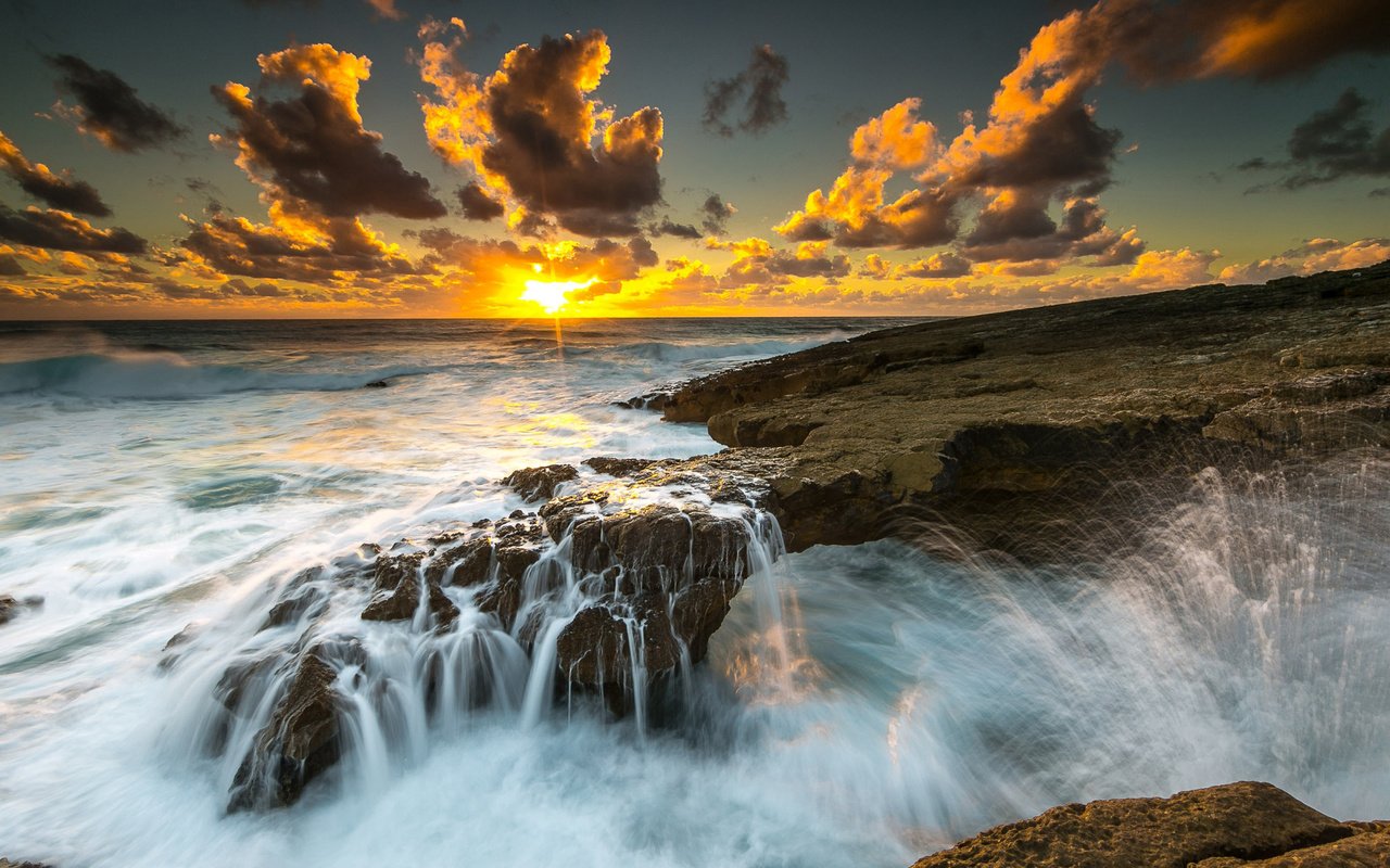 Обои облака, sintra-cascais natural park, кашкайш, закат, побережье, океан, португалия, атлантический океан, atlantic ocean, cascais, природный парк синтра-кашкайш, cabo raso, clouds, sunset, coast, the ocean, portugal, the atlantic ocean разрешение 2112x1188 Загрузить