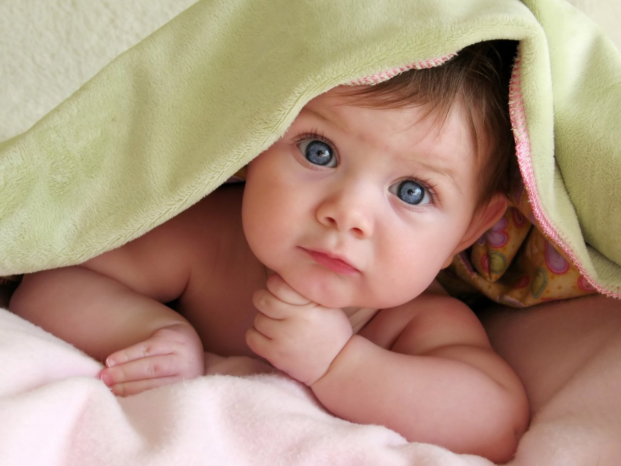Обои взгляд, ребенок, малыш, голубые глаза, look, child, baby, blue eyes разрешение 2560x1600 Загрузить