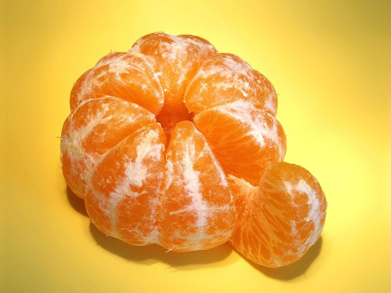 Обои макро, фрукт, мандарин, долька мандарина, macro, fruit, mandarin, a slice of tangerine разрешение 1920x1200 Загрузить