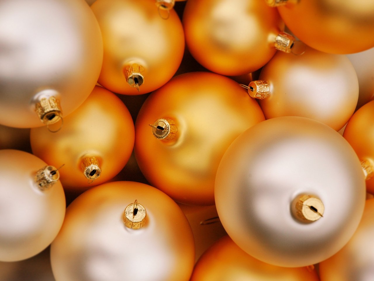 Обои новый год, шарики, праздник, золотистый, new year, balls, holiday, golden разрешение 2560x1600 Загрузить