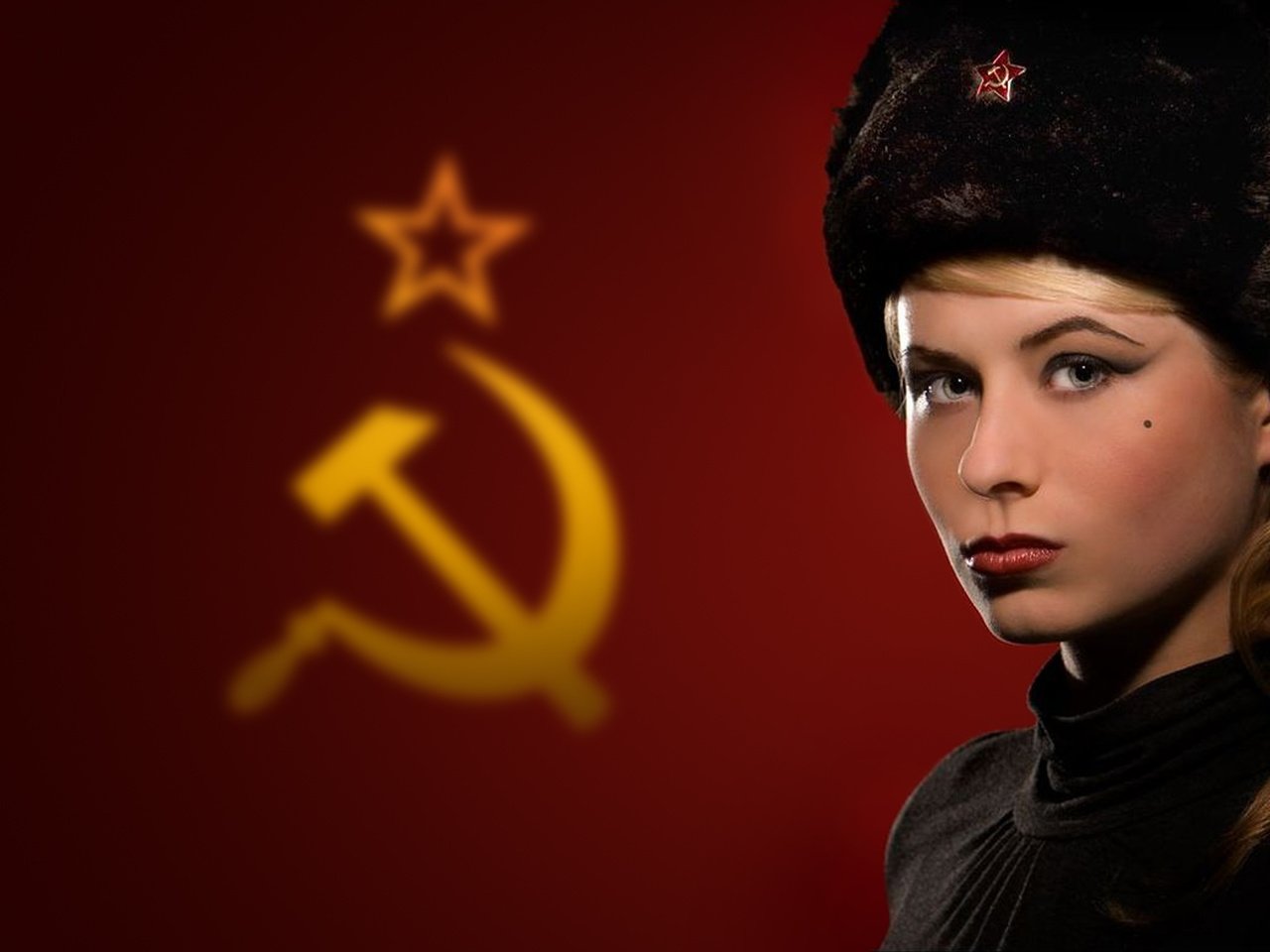 Обои девушка, ссср, флаг, ушанка, girl, ussr, flag, hat разрешение 1920x1200 Загрузить