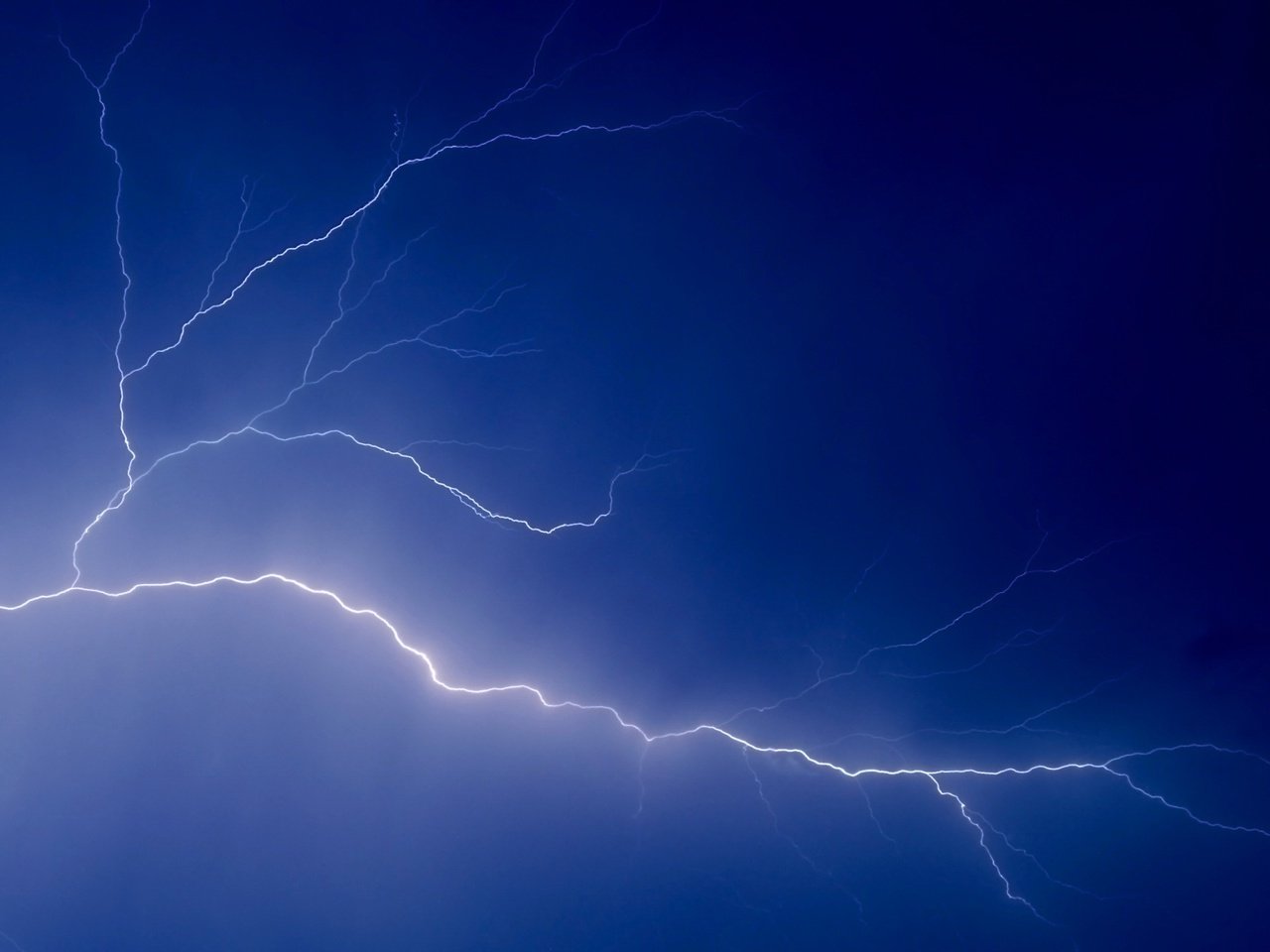 Обои небо, молния, разряд, the sky, lightning, category разрешение 2560x1600 Загрузить