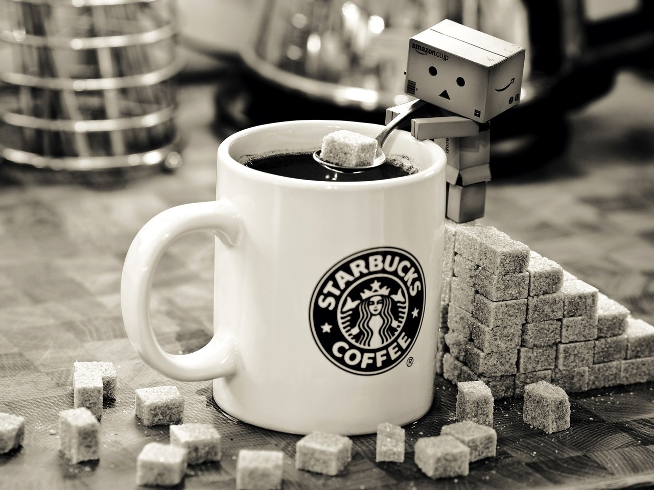 Обои кофе, чёрно-белое, кружка, сахар, данбо, coffee, black and white, mug, sugar, danbo разрешение 2560x1600 Загрузить