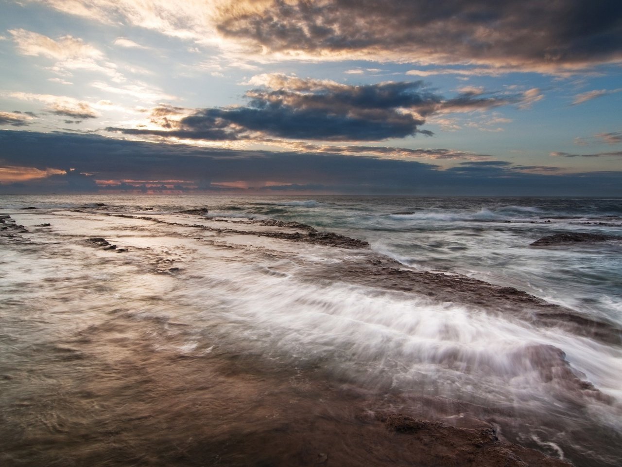 Обои облака, берег, море, clouds, shore, sea разрешение 1920x1200 Загрузить