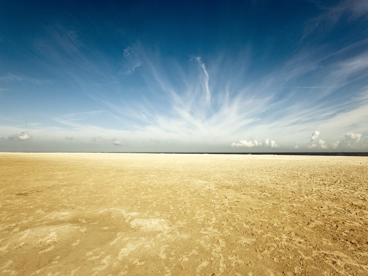 Обои небо, песок, пляж, the sky, sand, beach разрешение 2560x1600 Загрузить
