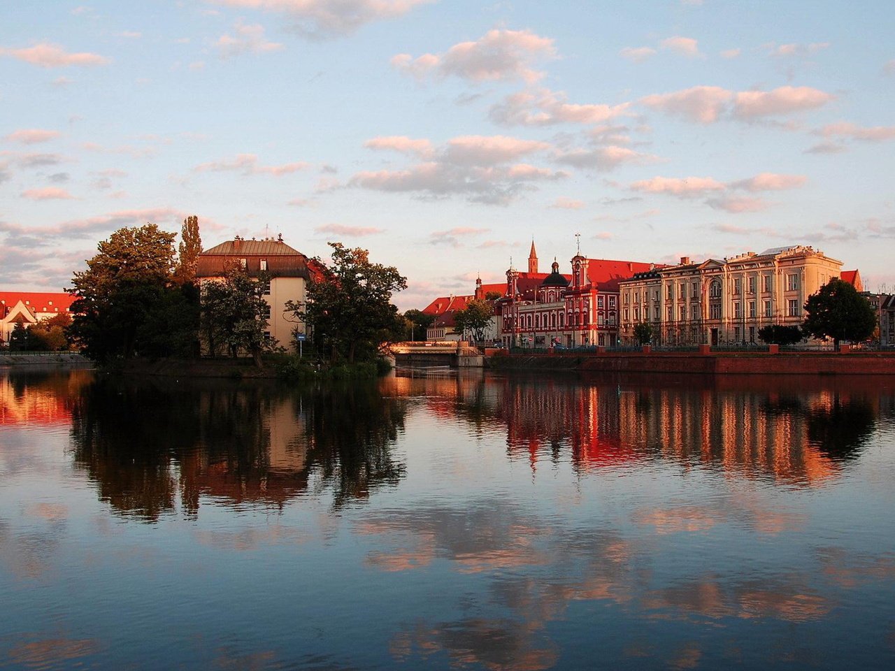 Обои вода, река, город, отражние, water, river, the city, otragenie разрешение 1920x1200 Загрузить