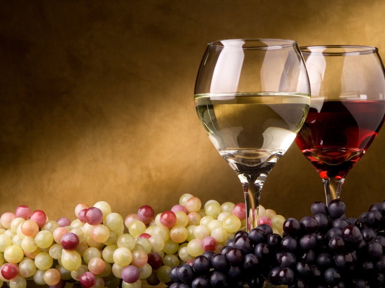 Обои виноград, вино, бокалы, grapes, wine, glasses разрешение 1920x1200 Загрузить