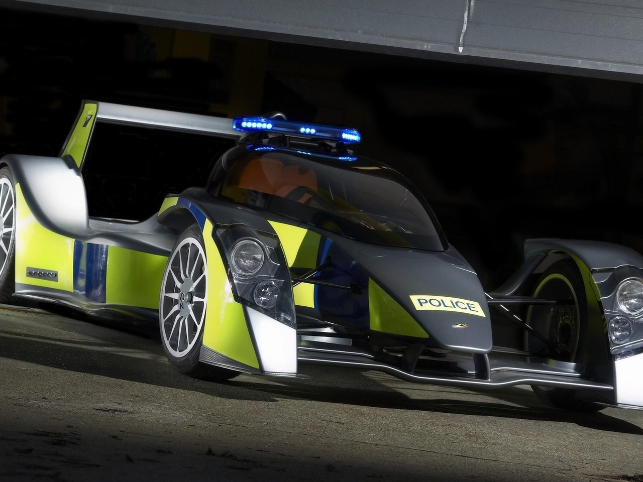 Обои полиция, caparo, t1, болид, police, the car разрешение 1920x1200 Загрузить