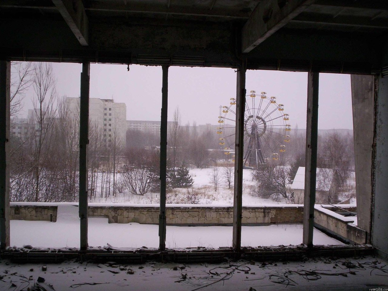 Обои окно, решетка, чернобыль, припять, мертвый город, window, grille, chernobyl, pripyat, dead city разрешение 2080x1544 Загрузить