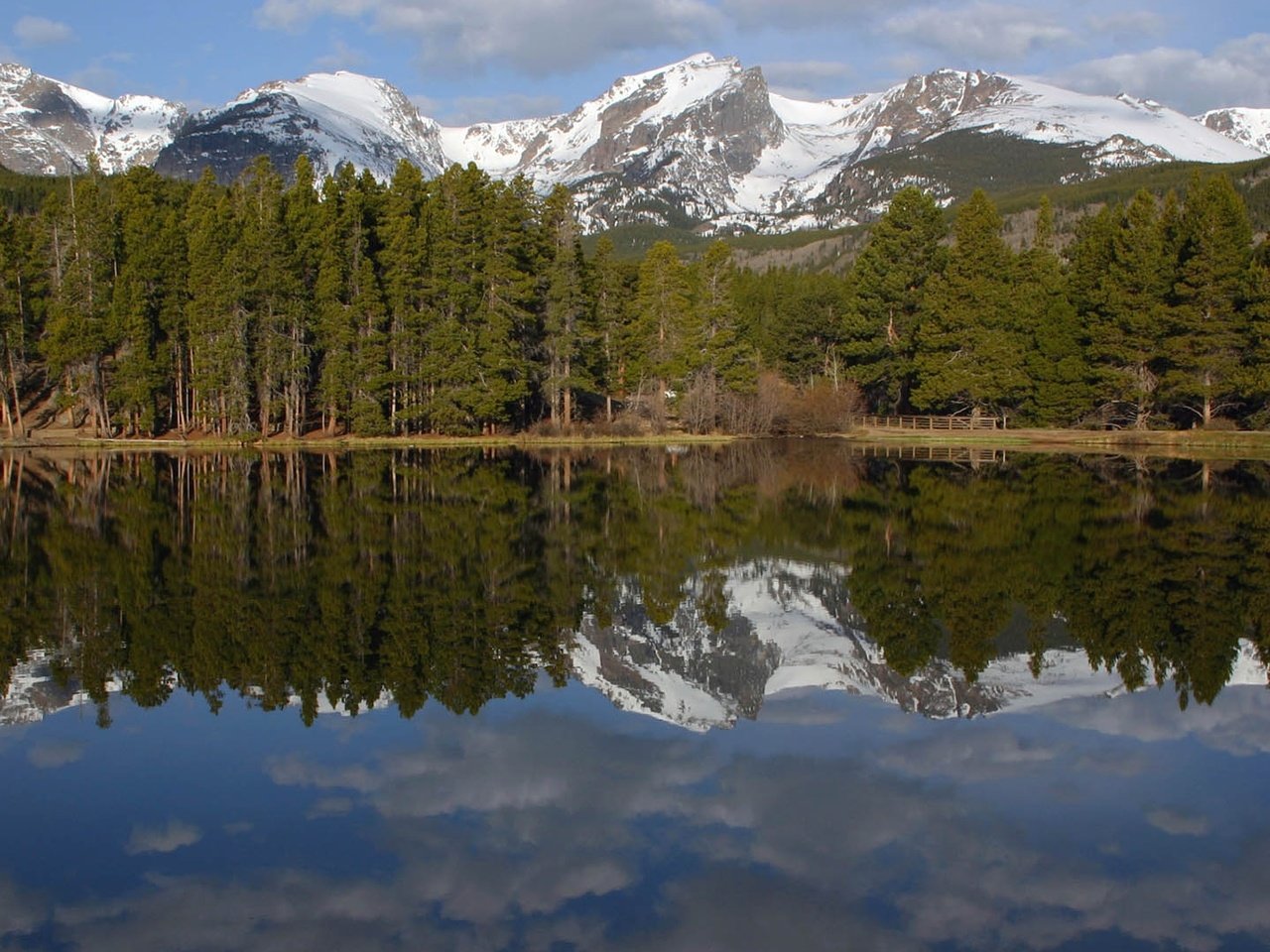Обои озеро, горы, сосны, lake, mountains, pine разрешение 1920x1080 Загрузить