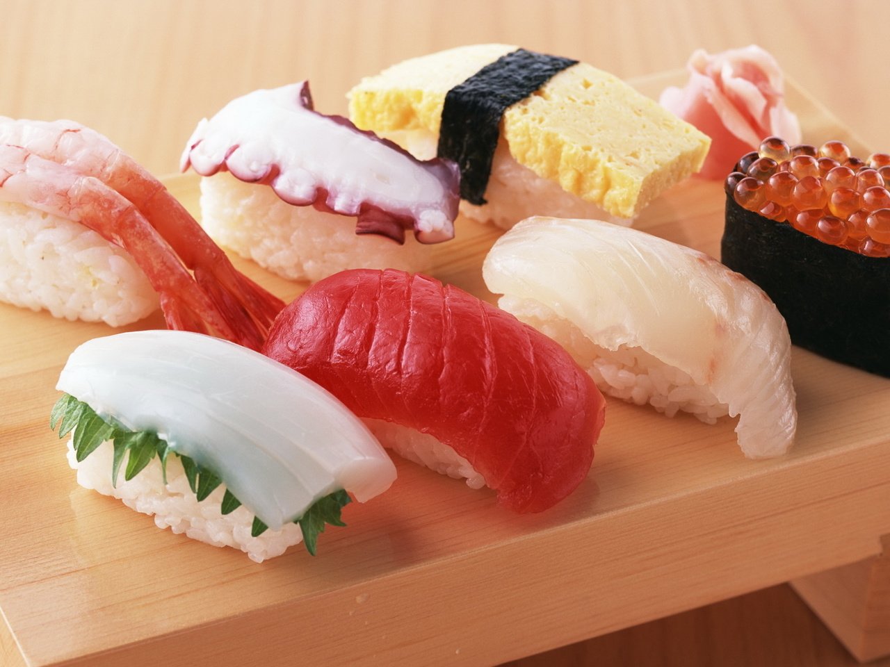 Обои еда, суши, роллы, морепродукты, японская кухня, food, sushi, rolls, seafood, japanese cuisine разрешение 1920x1200 Загрузить