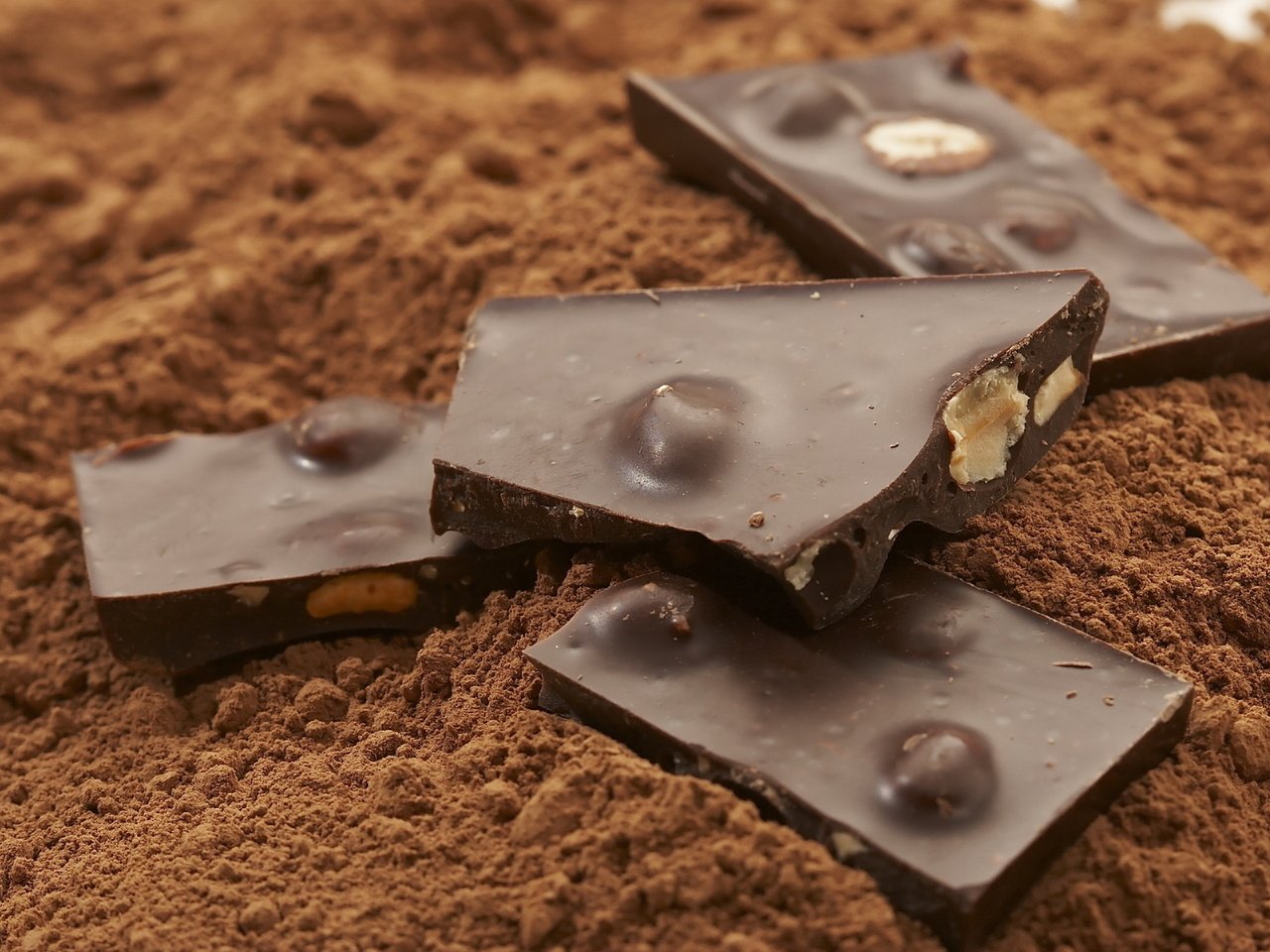 Обои орехи, шоколад, сладкое, десерт, в шоколаде, какао, гайки, сладенько, nuts, chocolate, sweet, dessert, cocoa разрешение 1920x1200 Загрузить