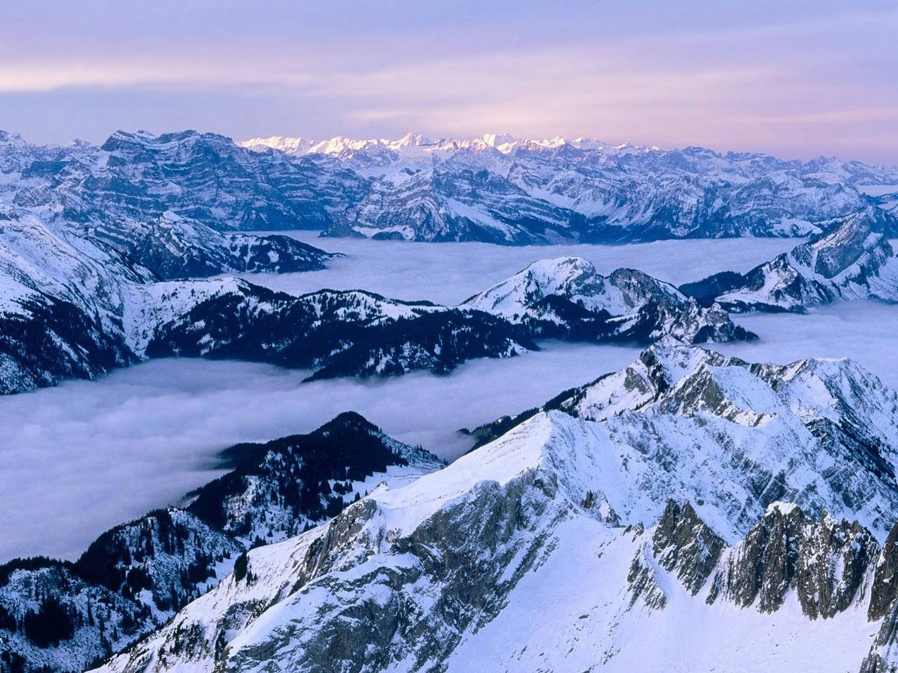 Обои горы, снег, туман, швейцария, вершины, mountains, snow, fog, switzerland, tops разрешение 1920x1080 Загрузить