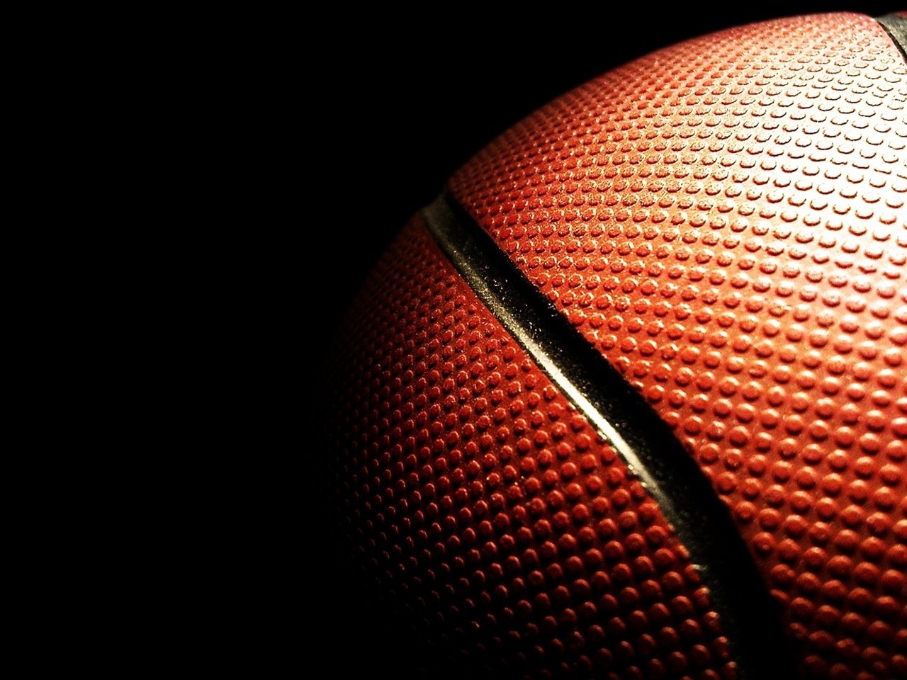 Обои черный фон, мяч, баскетбол, крупным планом, black background, the ball, basketball, closeup разрешение 2560x1600 Загрузить