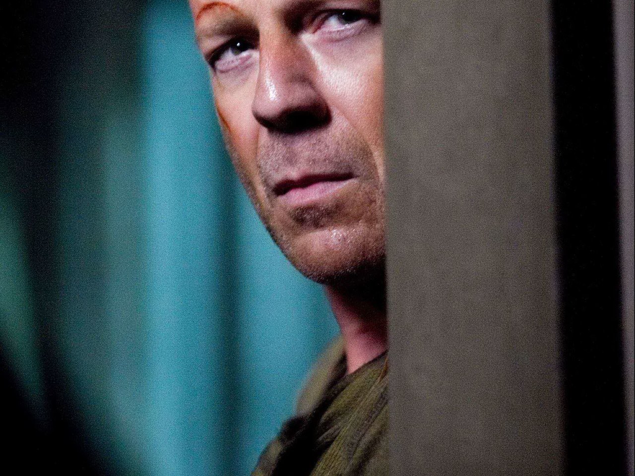 Обои брюс уиллис, крепкий орешек, bruce willis, die hard разрешение 1971x2940 Загрузить