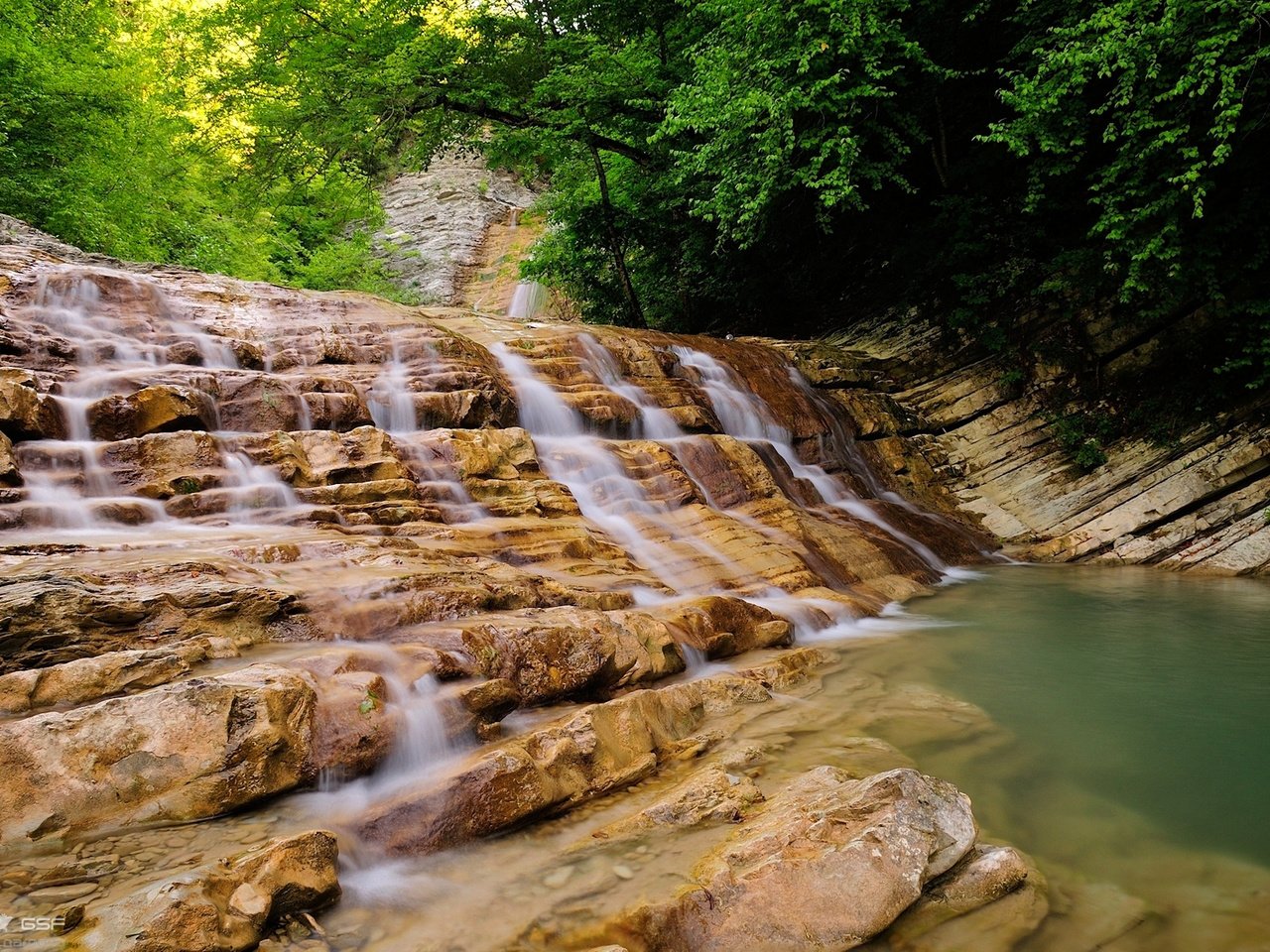 Обои деревья, река, скалы, природа, лес, водопад, каскад, trees, river, rocks, nature, forest, waterfall, cascade разрешение 1920x1200 Загрузить