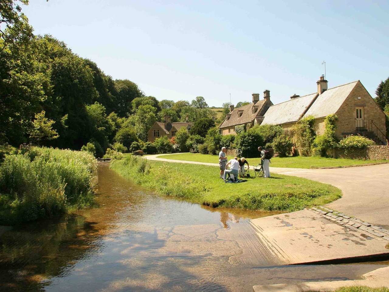 Обои ручей, люди, деревня, дома, англия, бибери, stream, people, village, home, england, bibury разрешение 3504x2336 Загрузить