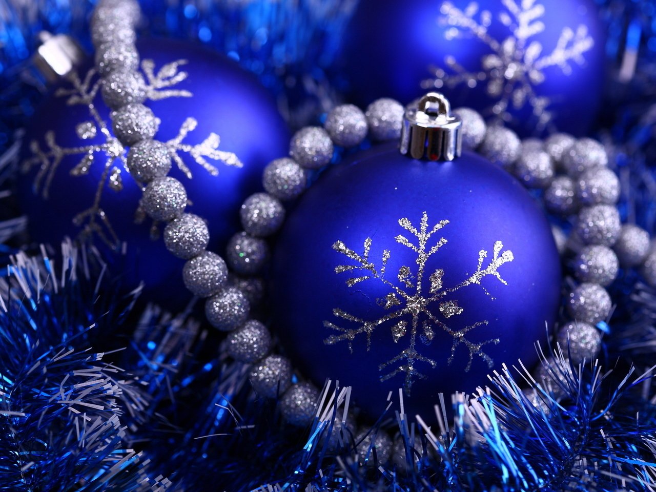 Обои новый год, зима, синий, елочные игрушки, новогодние игрушки, новогодний шар, new year, winter, blue, christmas decorations, christmas toys, christmas ball разрешение 1920x1200 Загрузить