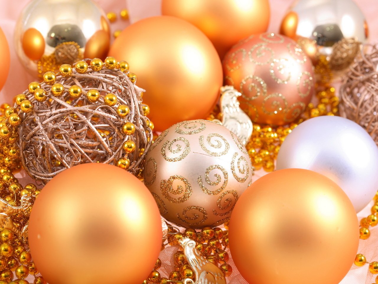 Обои новый год, зима, елочные игрушки, золотые, новогодние игрушки, новогодний шар, new year, winter, christmas decorations, gold, christmas toys, christmas ball разрешение 1920x1200 Загрузить