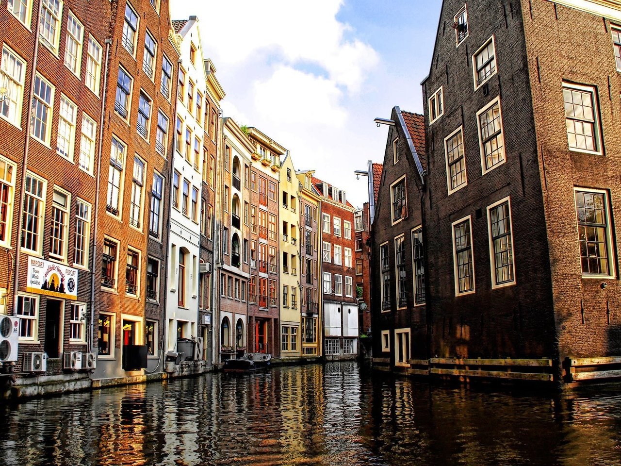 Обои канал, дома, нидерланды, амстердам, голубое небо, channel, home, netherlands, amsterdam, blue sky разрешение 1920x1200 Загрузить