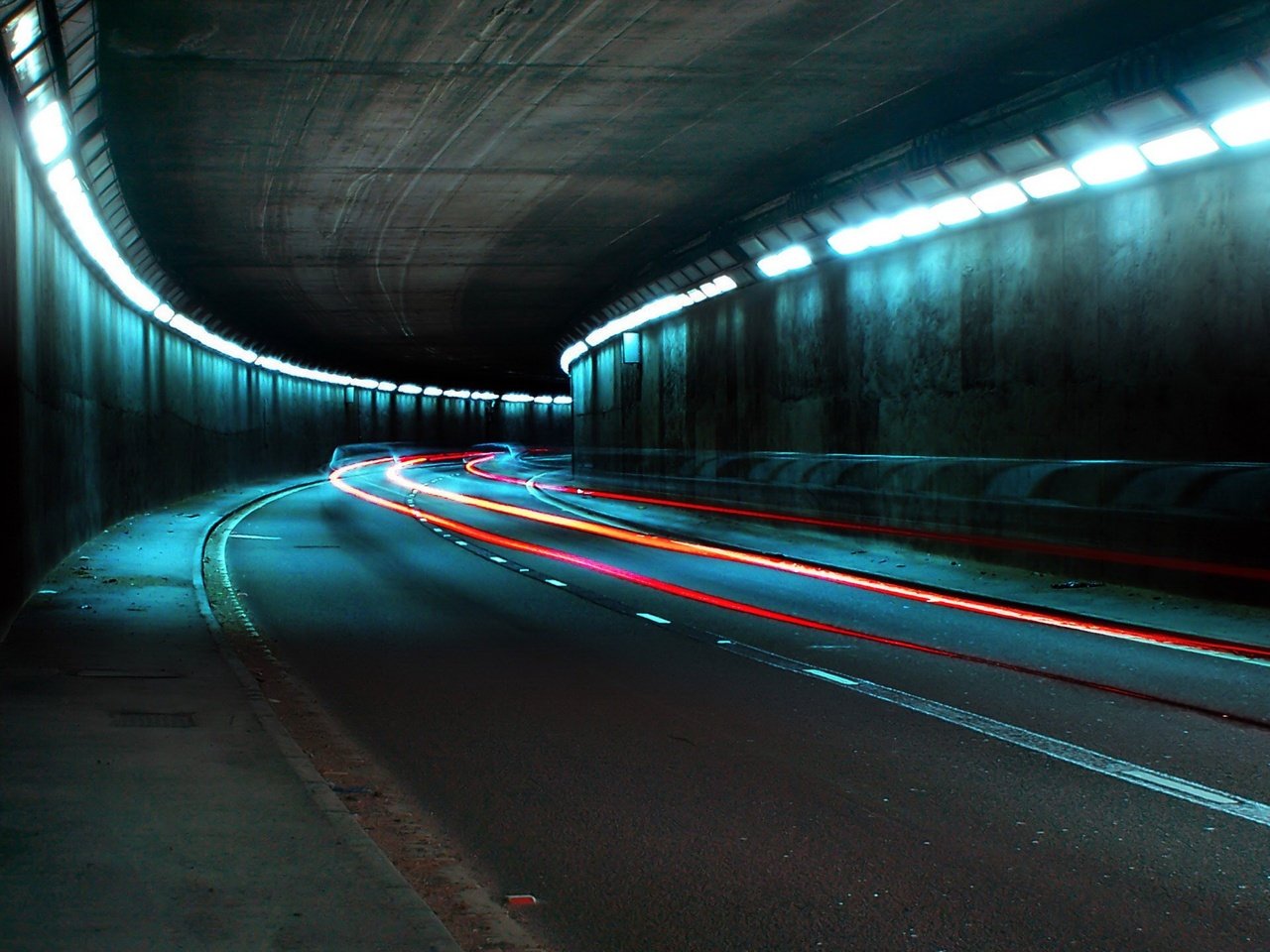 Обои дорога, огни, туннель, выдержка, фары, road, lights, the tunnel, excerpt разрешение 1920x1440 Загрузить