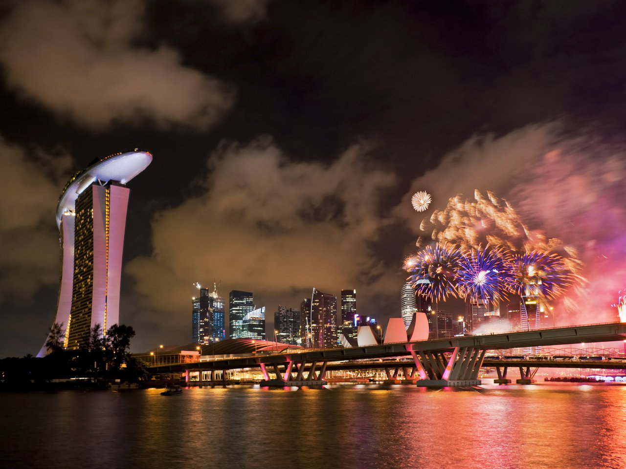 Обои праздник, фейерверк, сингапур, holiday, fireworks, singapore разрешение 3888x2592 Загрузить