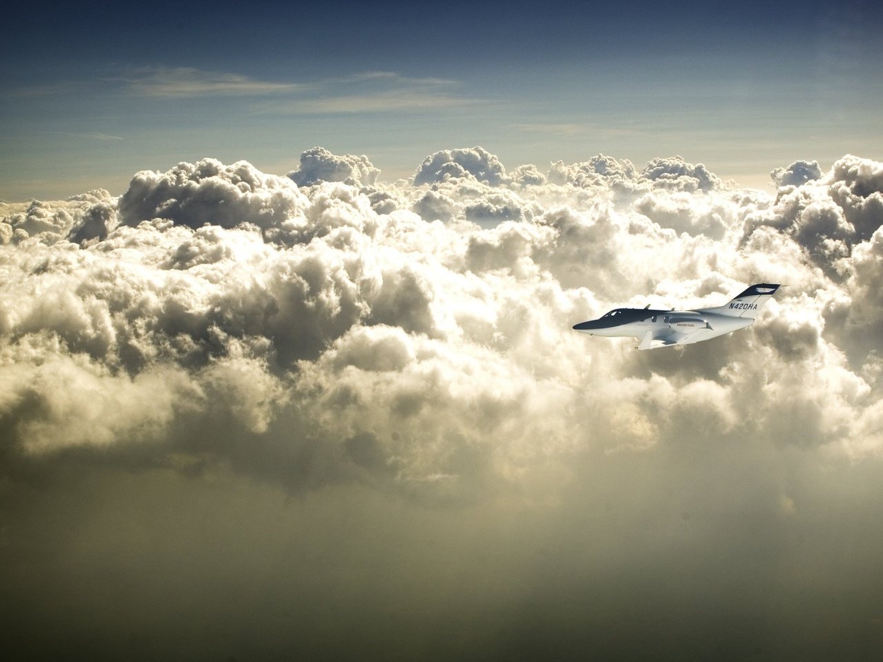 Обои самолет, nebo, обьлака, the plane, oblaka разрешение 2560x1600 Загрузить