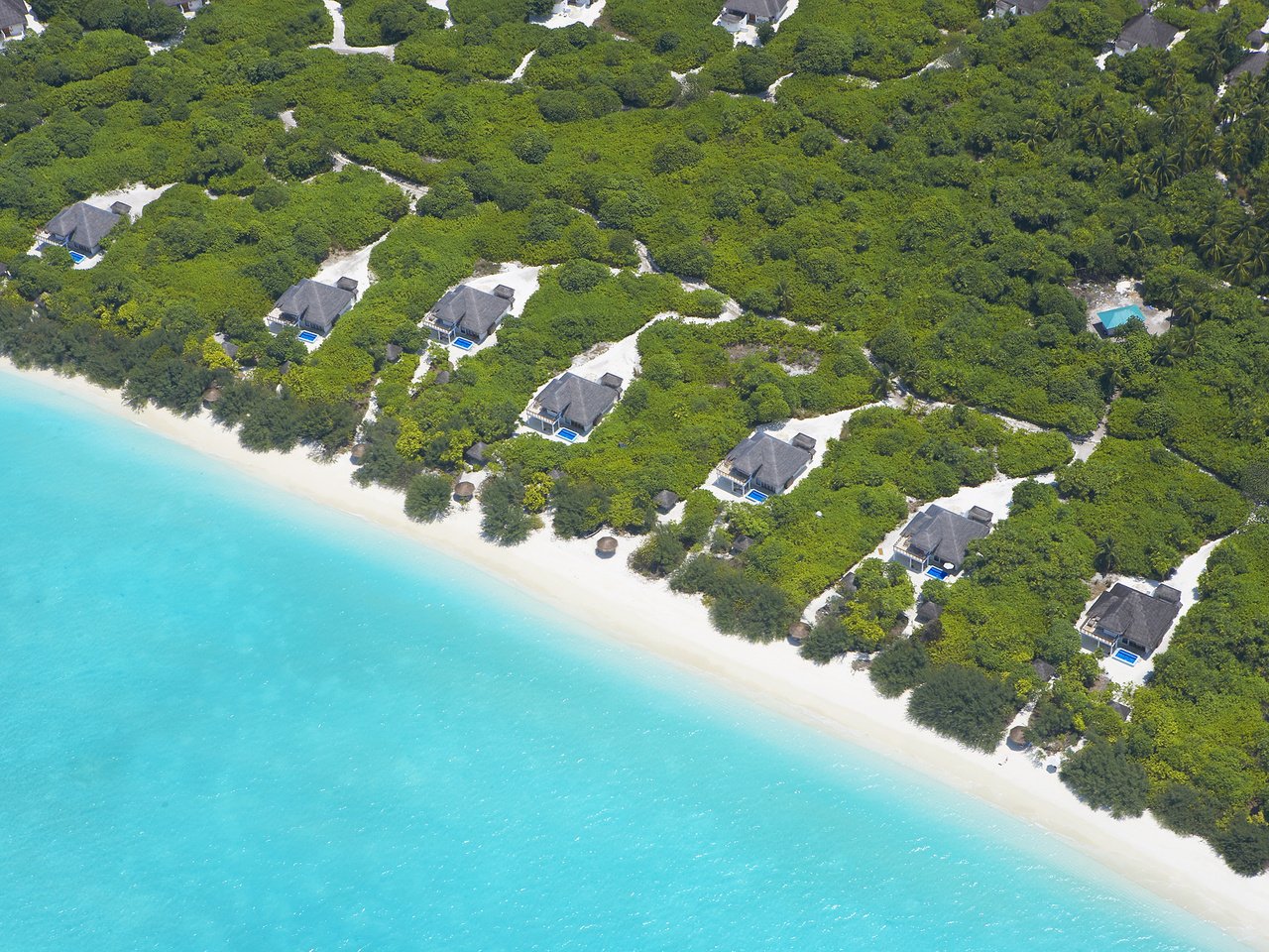 Обои вид сверху, остров, курорт, береговая линия, мальдивы, the view from the top, island, resort, coastline, the maldives разрешение 2000x1330 Загрузить