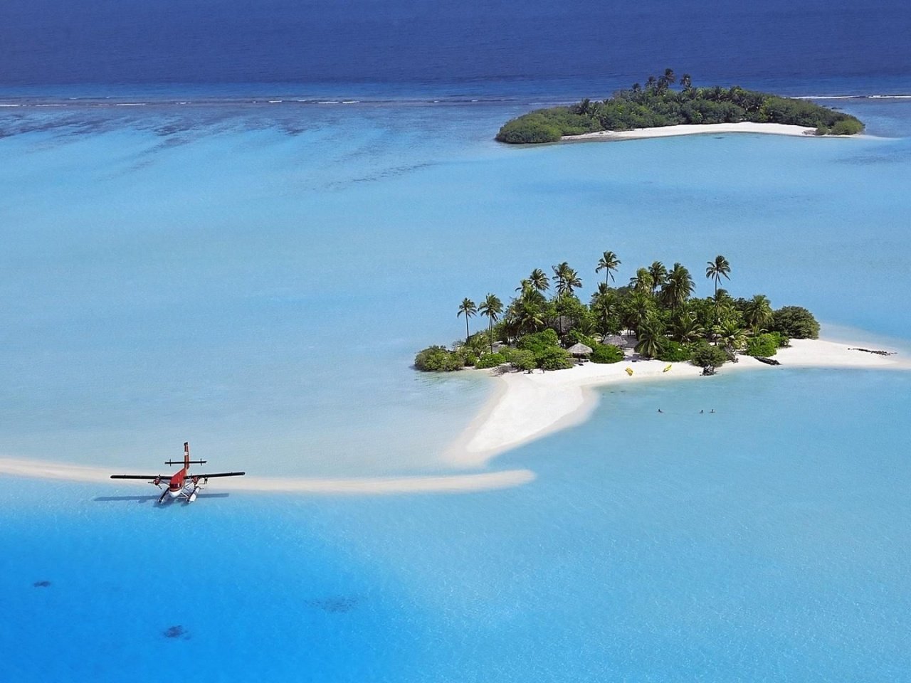 Обои самолет, пляж, пальмы, остров, тропики, мальдивы, the plane, beach, palm trees, island, tropics, the maldives разрешение 2880x1800 Загрузить